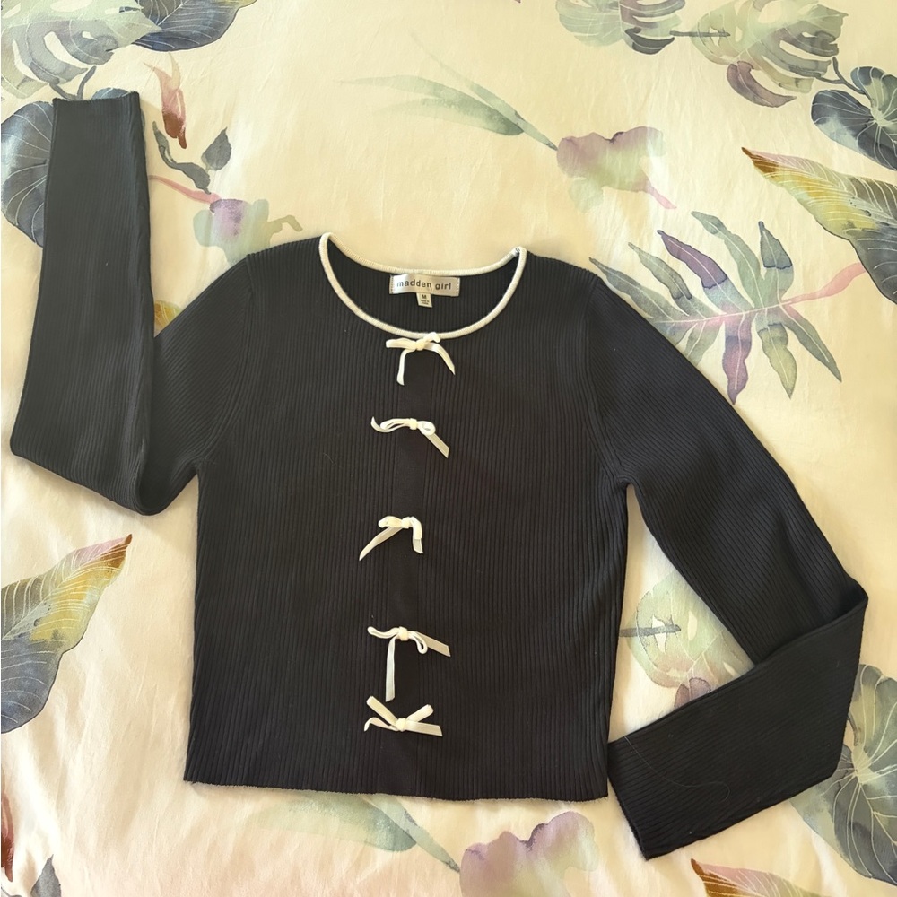 Madden Girl Black Ribbed top with White Accents, nwot